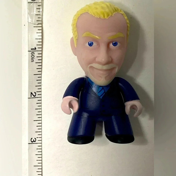 Doctor Who - Titans Vinyl Figure - The Editor - Picture 2 of 5